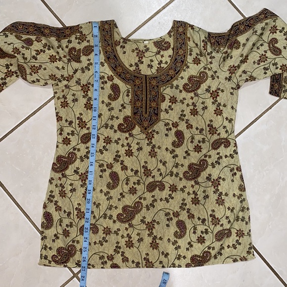 Cream / Beige Color 3/4 Sleeve Top - Picture 8 of 8